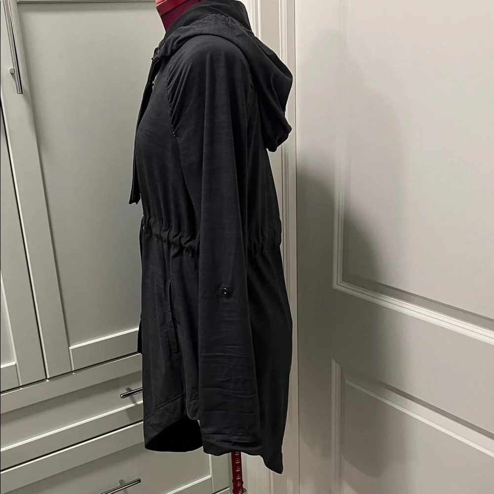 RARE LULULEMON Vitality NYC Black Heathered Hi Lo Hooded Lined Zip-Up Jacket | 4 - Picture 7 of 14